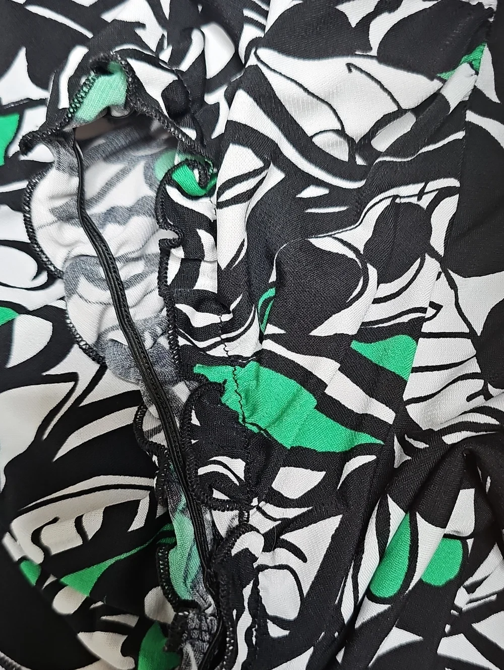 New Directions Black, White & Green V-Neck Print Top - Picture 6 of 7